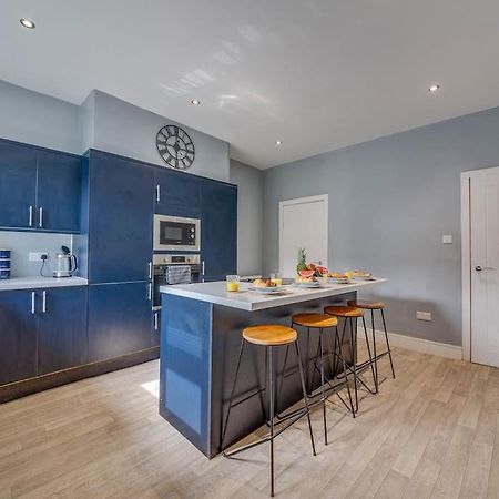 Glasswing Stays Liquorice Lodge Castleford Exterior photo