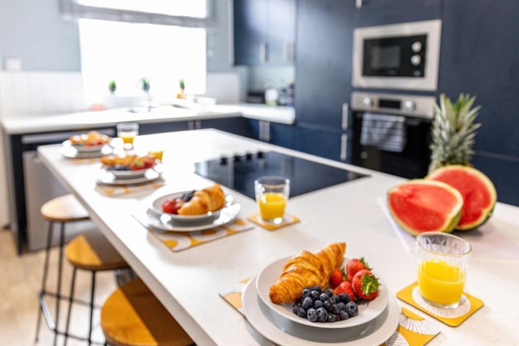 Glasswing Stays Liquorice Lodge Castleford Exterior photo