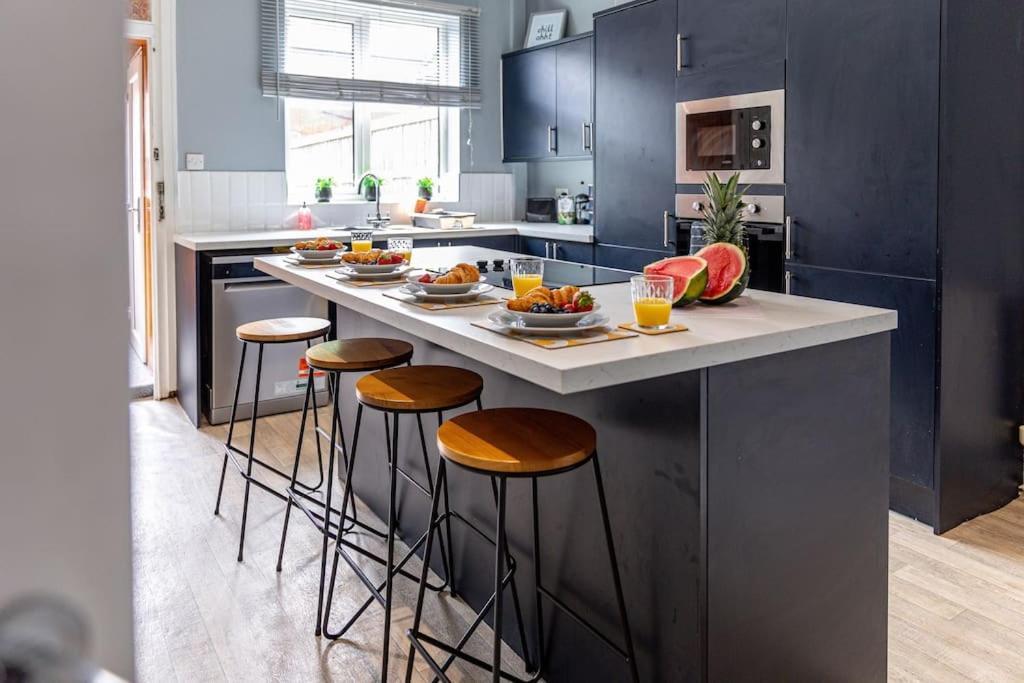 Glasswing Stays Liquorice Lodge Castleford Exterior photo