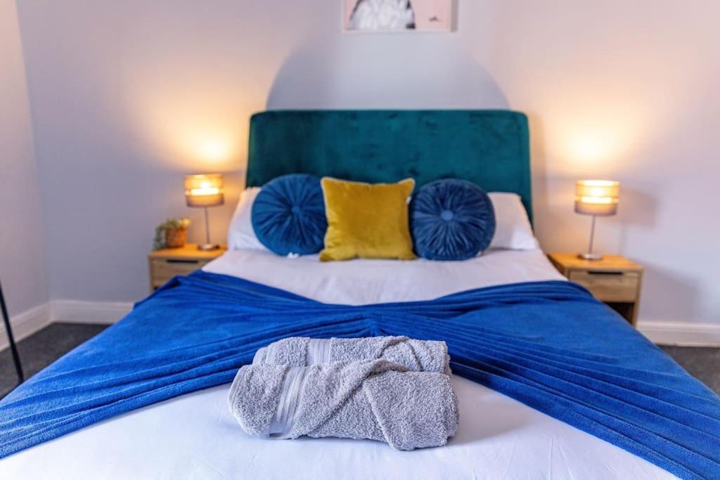 Glasswing Stays Liquorice Lodge Castleford Exterior photo