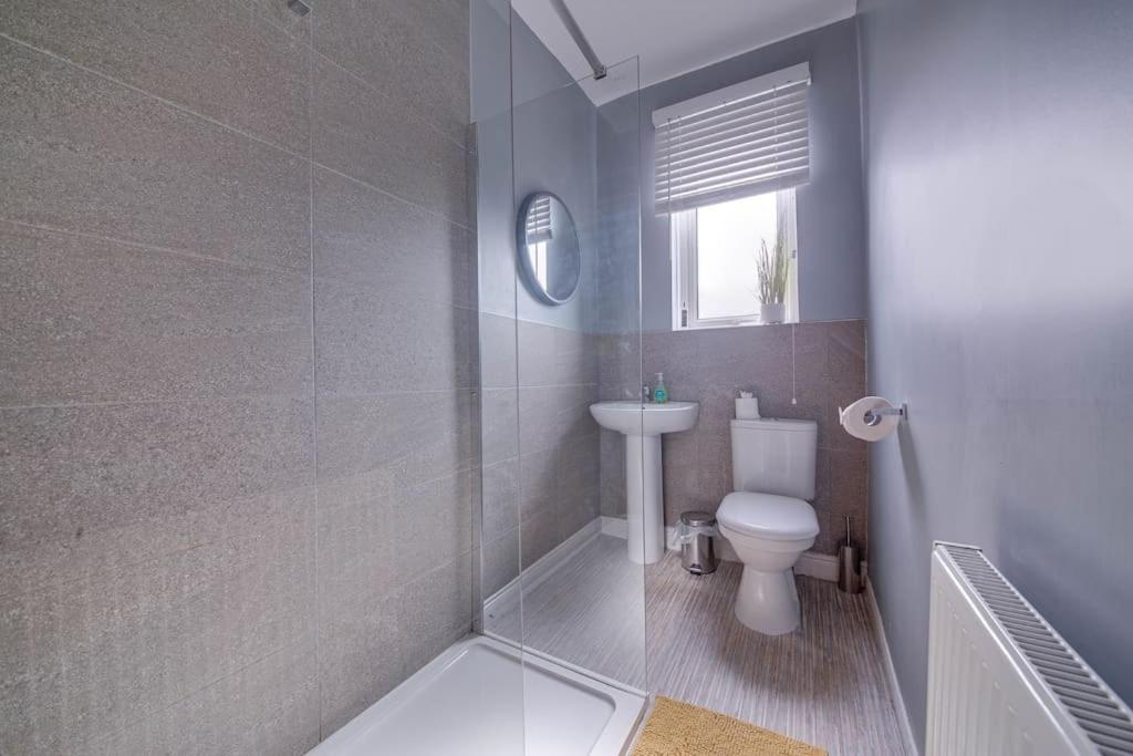 Glasswing Stays Liquorice Lodge Castleford Exterior photo