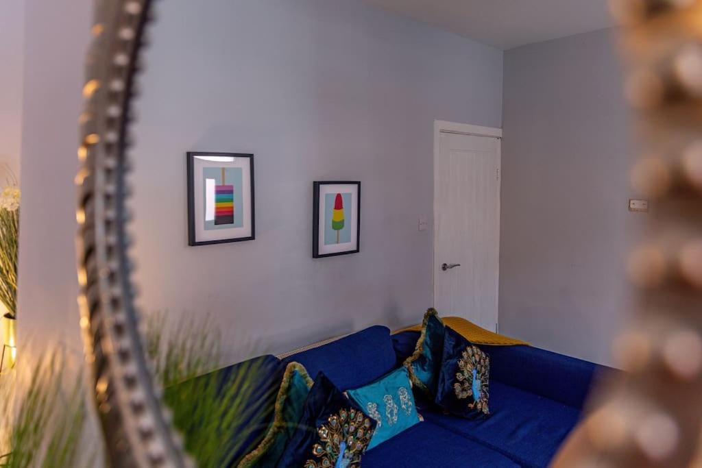 Glasswing Stays Liquorice Lodge Castleford Exterior photo