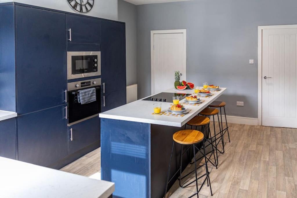 Glasswing Stays Liquorice Lodge Castleford Exterior photo